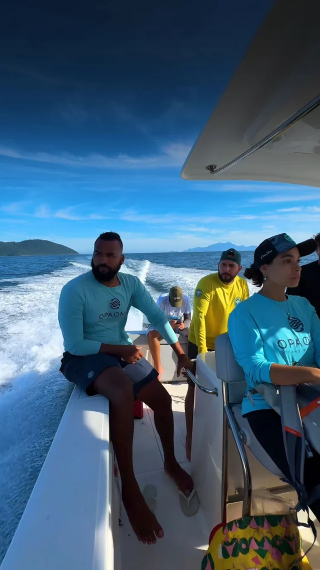 Vamos começar a semana com este vídeo que registra uma importante ação realizada em maio: a retirada de resíduos sólidos da faixa de areia e da área de manguezal da Reserva Biológica da Praia do Sul, em Ilha Grande 🌊♻A atividade contou com a participação de pesquisadores e estudantes da UERJ, voluntários, representantes do Instituto Estadual do Ambiente (INEA), da ONG Somos Ilha Grande - Somos Natureza, do Projeto Marulho e da escola da comunidade do Provetá.Essa mobilização coletiva teve um objetivo em comum: cuidar da nossa Mãe Natureza e contribuir para a conservação dos ciclos naturais que sustentam a vida.É sempre importante lembrar que todos temos responsabilidade sobre os resíduos que geramos após o consumo. Cabe a cada um de nós garantir a destinação correta desses materiais, que muitas vezes ainda têm potencial para reutilização ou reciclagem. Seja por meio do trabalho de artesãos, catadores autônomos, cooperativas, pontos de entrega voluntária ou compostagem, todos podemos contribuir.Além disso, é essencial cobrar do poder público a destinação adequada dos rejeitos em aterros sanitários, de forma ambientalmente responsável.#protectouroceans #environment #sustentabilidade #meioambientesaudável #mudançasclimáticas #reciclagem #educaçãoambiental #lixozerobrasil